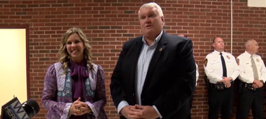 Đệ nhất phu nhân với Thượng nghị sĩ Travis Hackworth