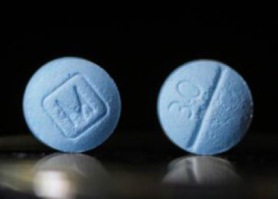 viên thuốc màu xanh có chữ M